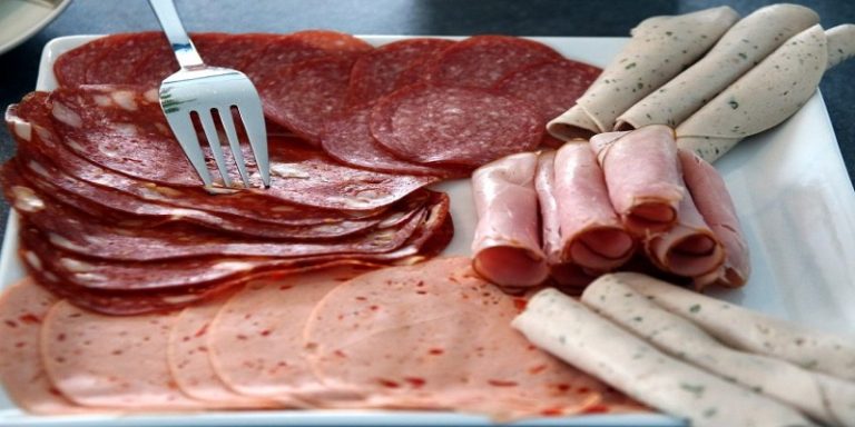 can-pregnant-women-eat-salami-classified-mom